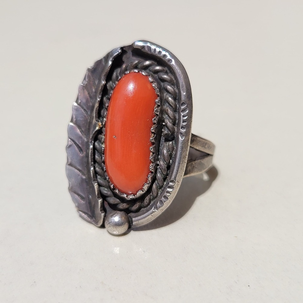 925 Sterling Silver Vintage Red Coral Ring Size 6.5 Southwestern Feather Detail